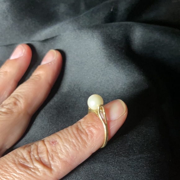 Ring - Picture 2 of 3